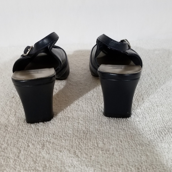 Tender tootsies New sling back dark blue heels - Picture 3 of 5